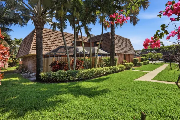 9 Atrium Circle C, Atlantis, FL 33462
