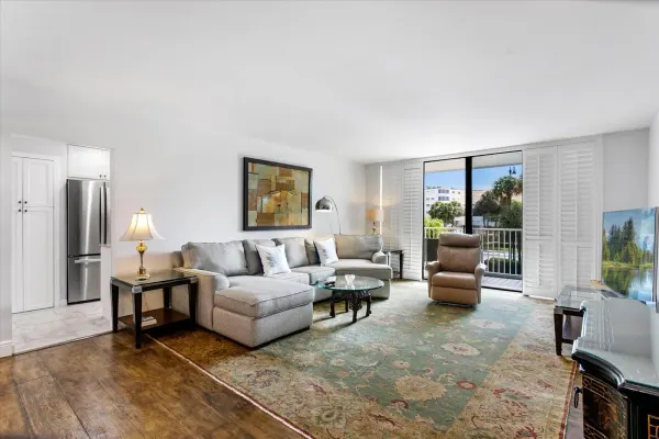 2860 S Ocean Boulevard 214, Palm Beach, FL 33480