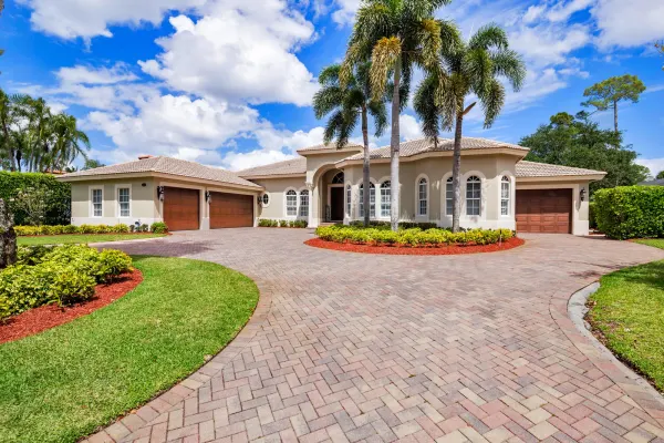 594 N Country Club Drive, Atlantis, FL 33462
