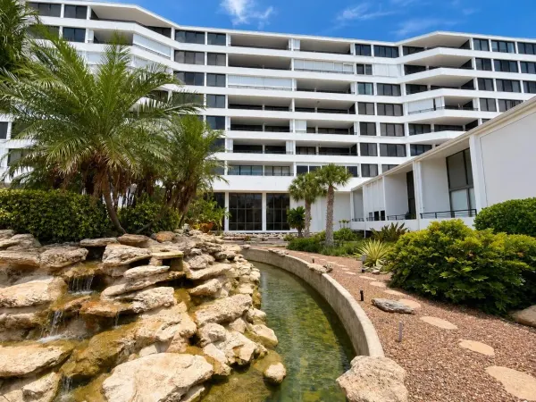 3589 S Ocean Boulevard 404, South Palm Beach, FL 33480