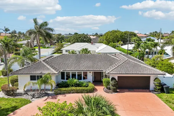 2940 NE 39th Court, Lighthouse Point, FL 33064
