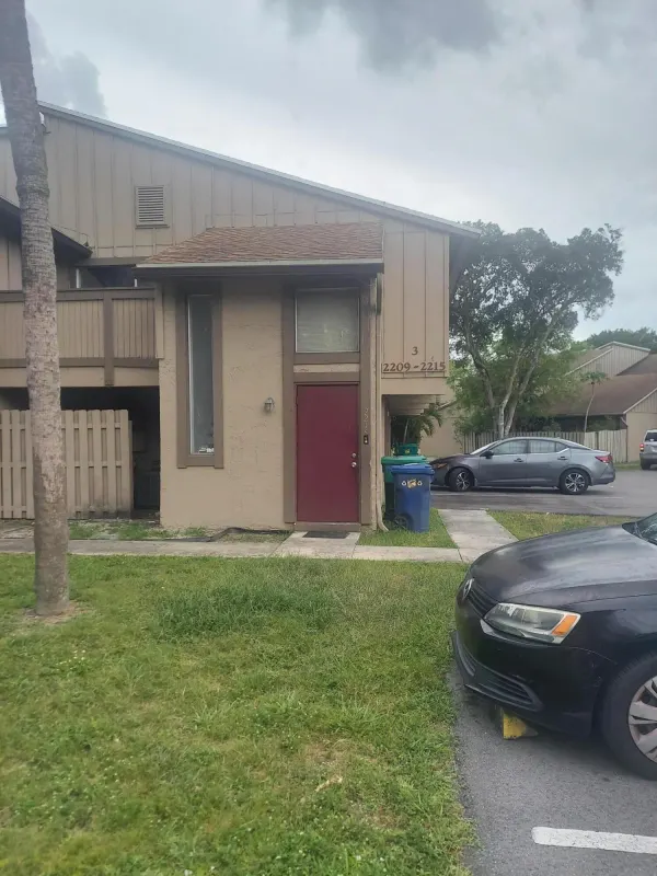 2215 NW 56th Avenue 3-e, Lauderhill, FL 33313