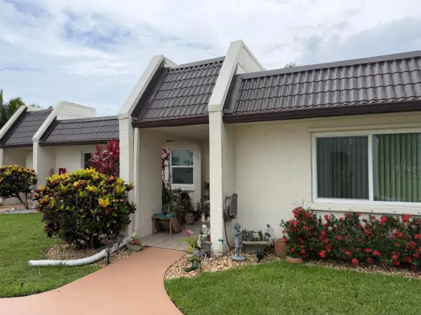 212 Lake Susan Lane, West Palm Beach, FL 33411