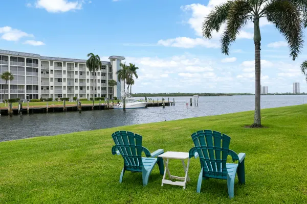 111 Shore Court 203, North Palm Beach, FL 33408