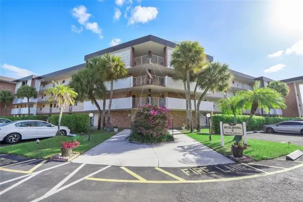 2900 NW 47th Terrace 304b, Lauderdale Lakes, FL 33313