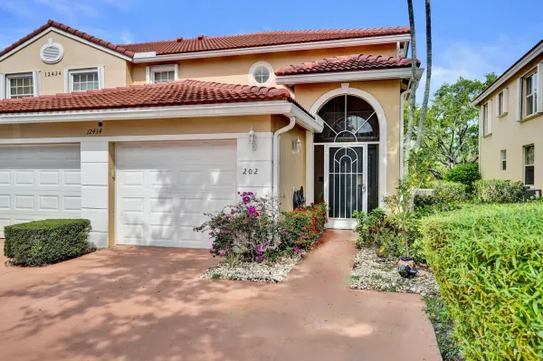 12434 Crystal Pointe Drive 202, Boynton Beach, FL 33437