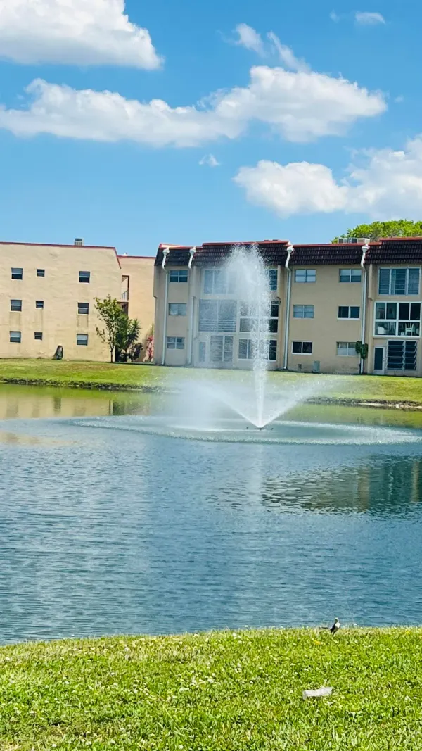 8920 Sunrise Lakes Boulevard 208, Sunrise, FL 33322