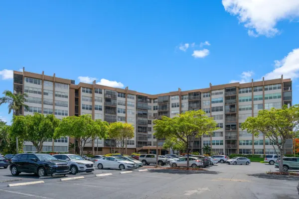 900 Saint Charles Place 221, Pembroke Pines, FL 33026