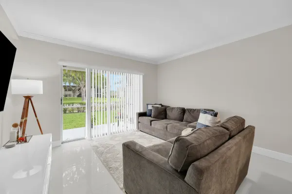 899 SE 2nd Avenue 120, Deerfield Beach, FL 33441