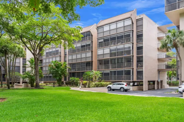4816 N 46 Avenue J482, Hollywood, FL 33021