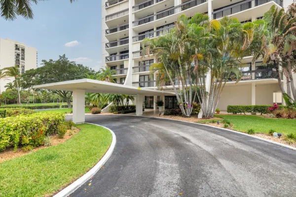 2000 Presidential Way 206, West Palm Beach, FL 33401