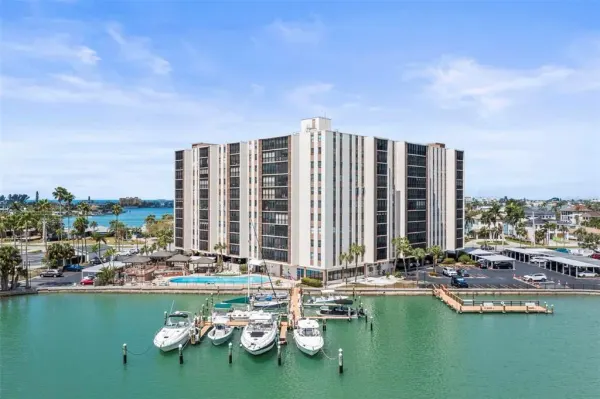 10355 Paradise Boulevard, Unit 403, Treasure Island, FL, 33706