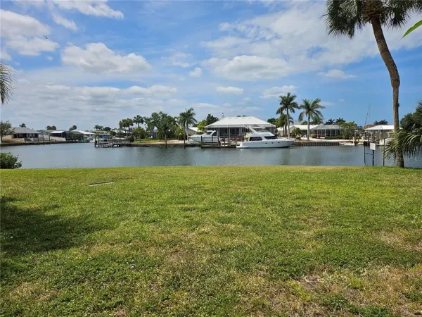 1028 Apollo Beach Boulevard, Unit 19, Apollo Beach, FL, 33572