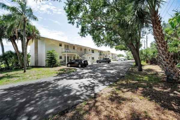 8301 Bardmoor Boulevard, Unit 109, Seminole, FL, 33777