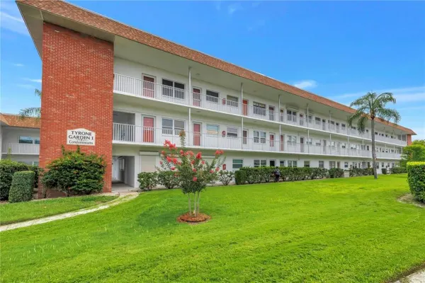 5729 13th Avenue N, Unit 102d, St Petersburg, FL, 33710