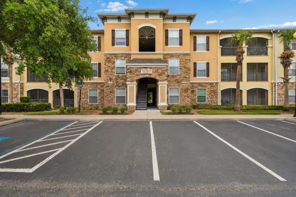 10203 Courtney Palms Boulevard, Unit 103, Tampa, FL, 33619